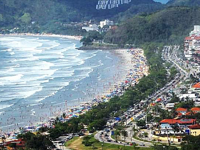 Pesquisa registra aumento de 20% no movimento de veículos nas estradas da região; ambulantes comemoram trabalho intenso nas praias