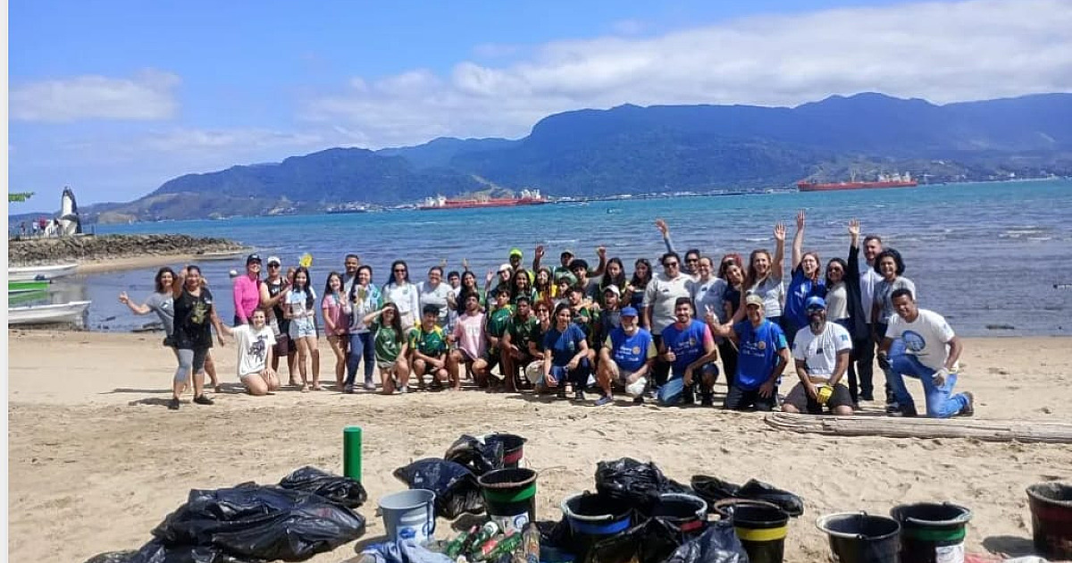 300 kg de resíduos são retirados nas praias da região durante o Cleanup no último sábado