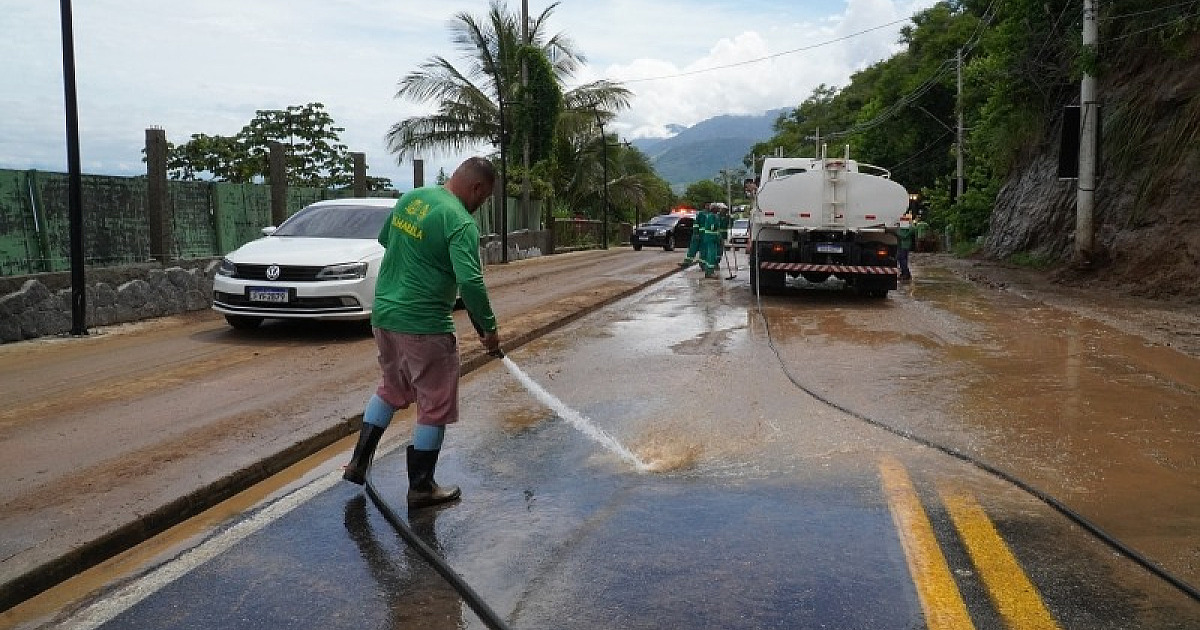 Com 165 mm de chuva Ilhabela registra moradores desalojados e interdição de estrada