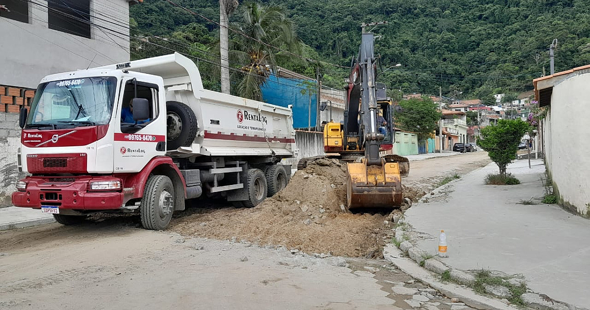 Prefeitura interdita a rua Júlio Prestes, no Itatinga, para obras de pavimentação