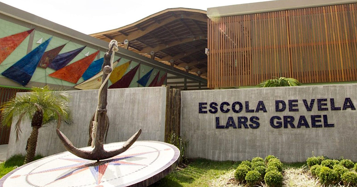 Ilhabela restaura painel da Escola de Vela Lars Grael