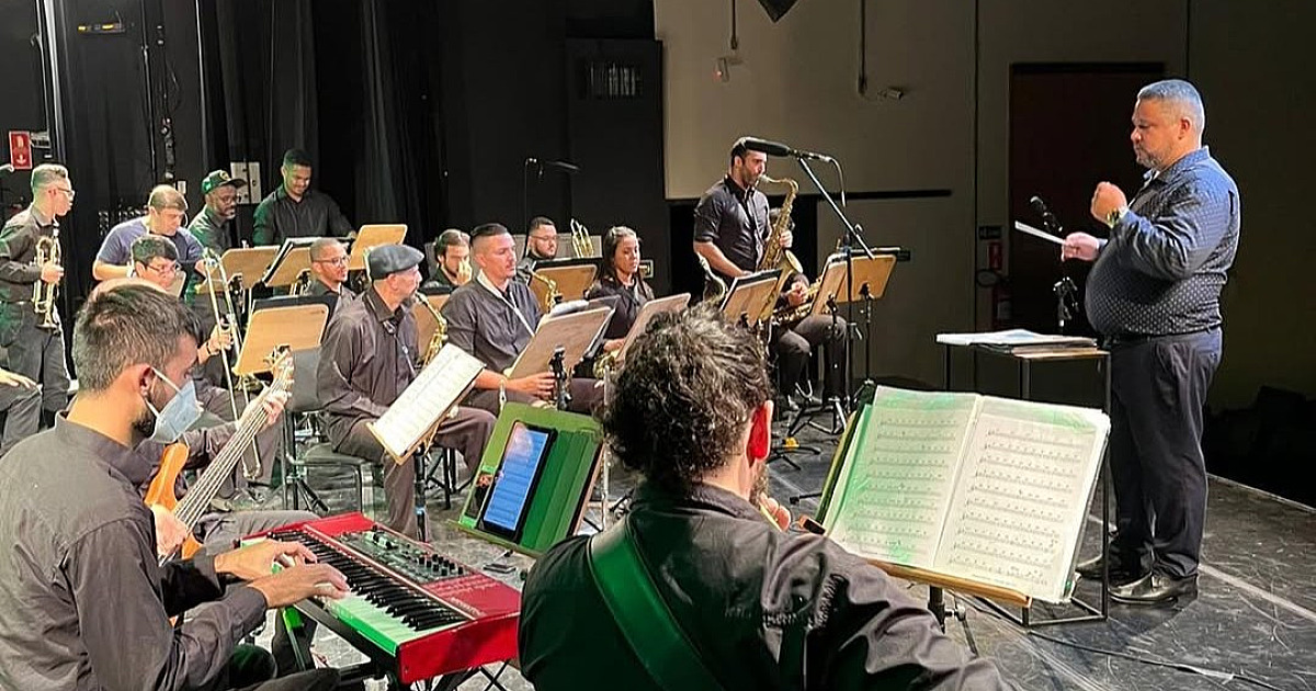 Teatro Vermelhos comemora 10 anos com apresentação da Orquestra Popular de Ilhabela e shows de grandes nomes nacionais