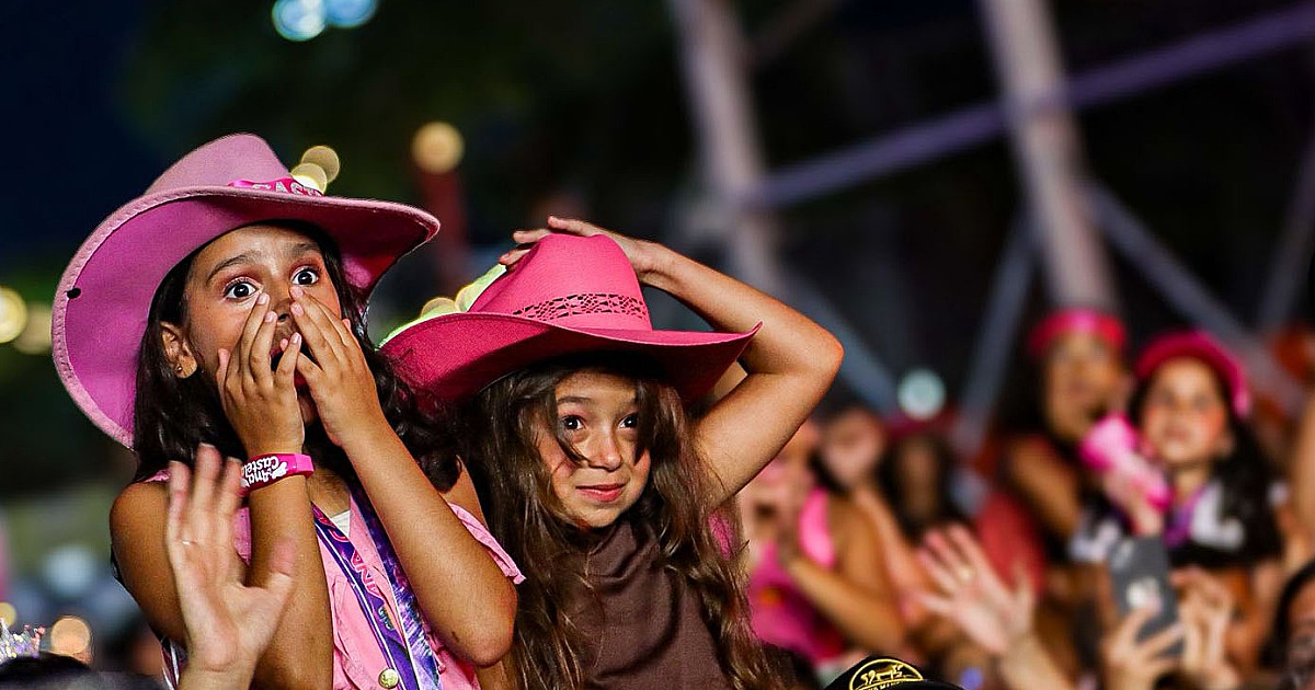 Shows de Wesley Safadão e Ana Castela reúnem  mais de 90 mil pessoas na Rua da Praia