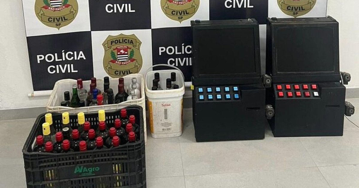Caça-níqueis e bebidas suspeitas: operação conjunta fiscaliza bares na Costa Sul de São Sebastião