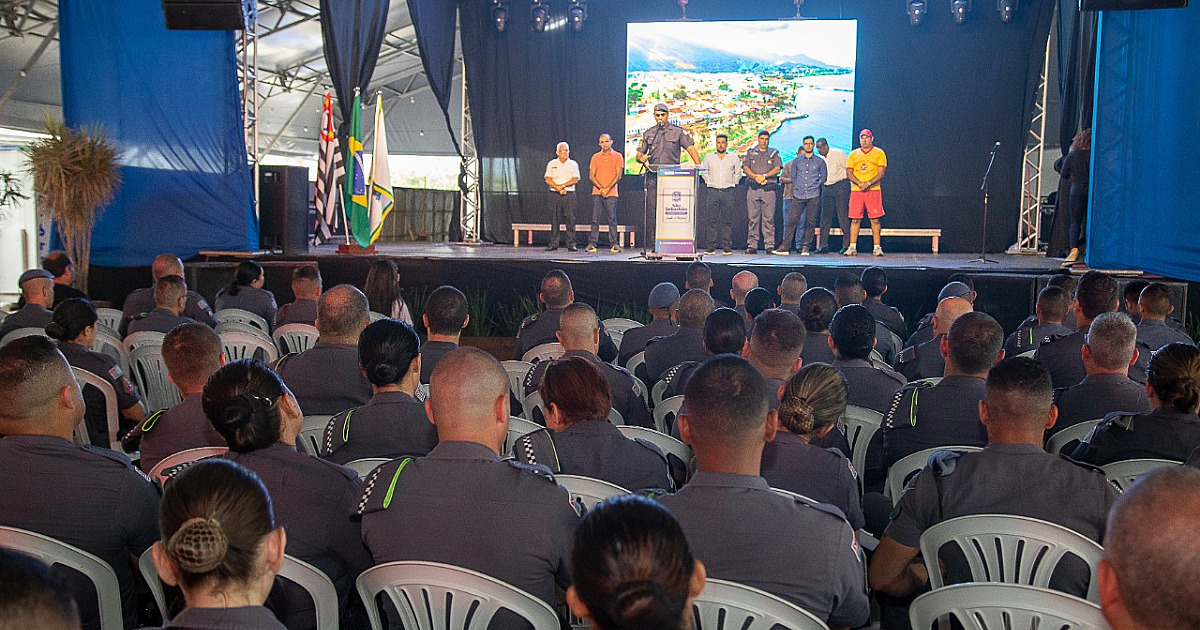 Felipe Augusto recepciona policiais militares da Operação Verão 2023