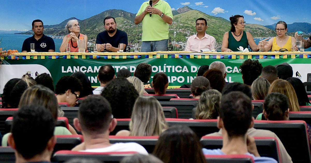 Toninho Colucci lança Política de Educação Integral em Tempo Integral em Ilhabela
