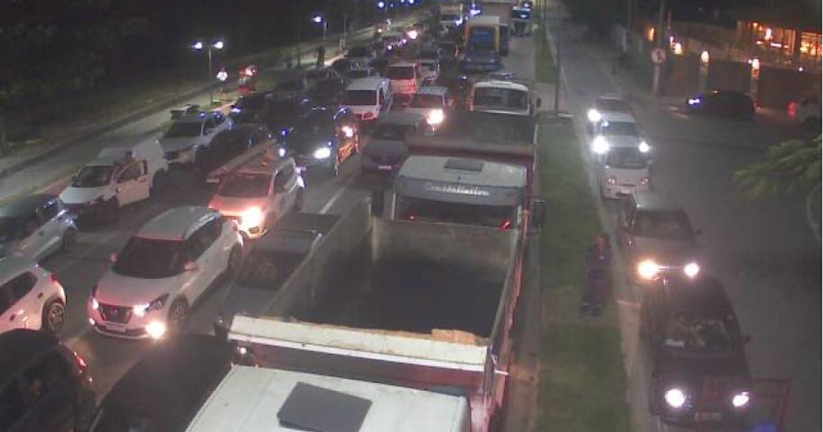 Ventania paralisou balsa e internautas protestam por falta de aviso