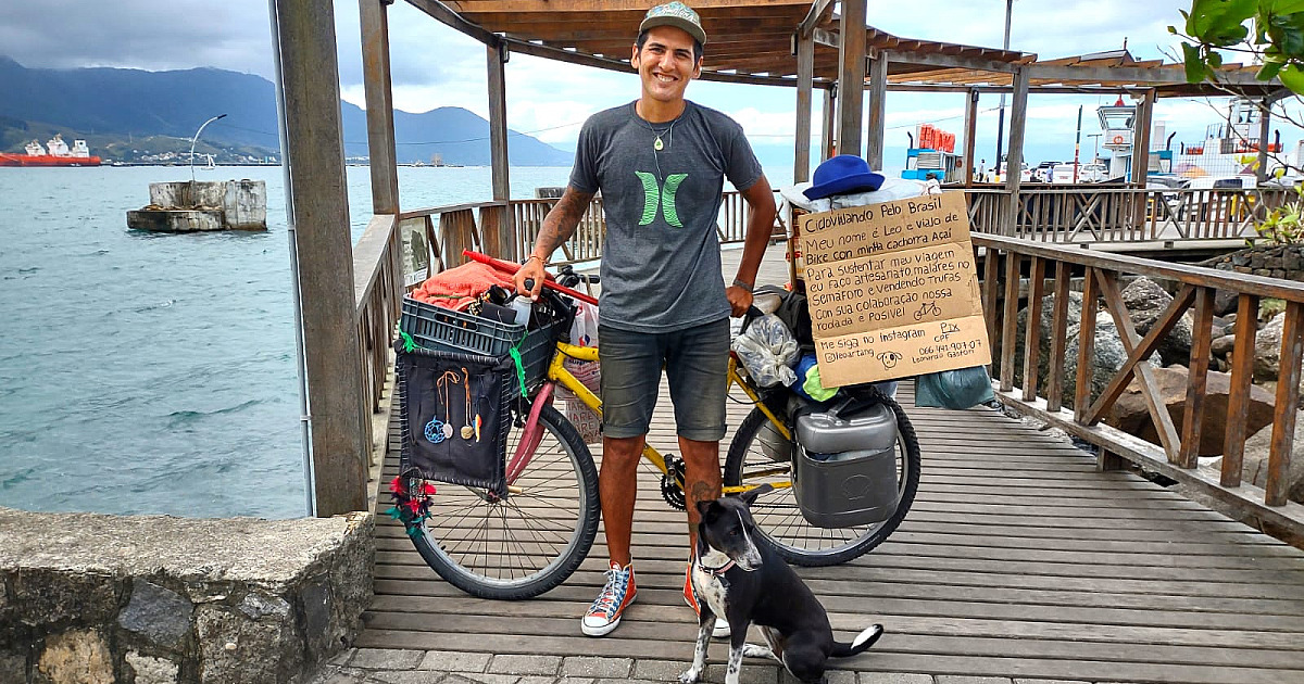 Artista de Rua pedala pelo Brasil levando Fé na humanidade ao lado da simpática Açaí