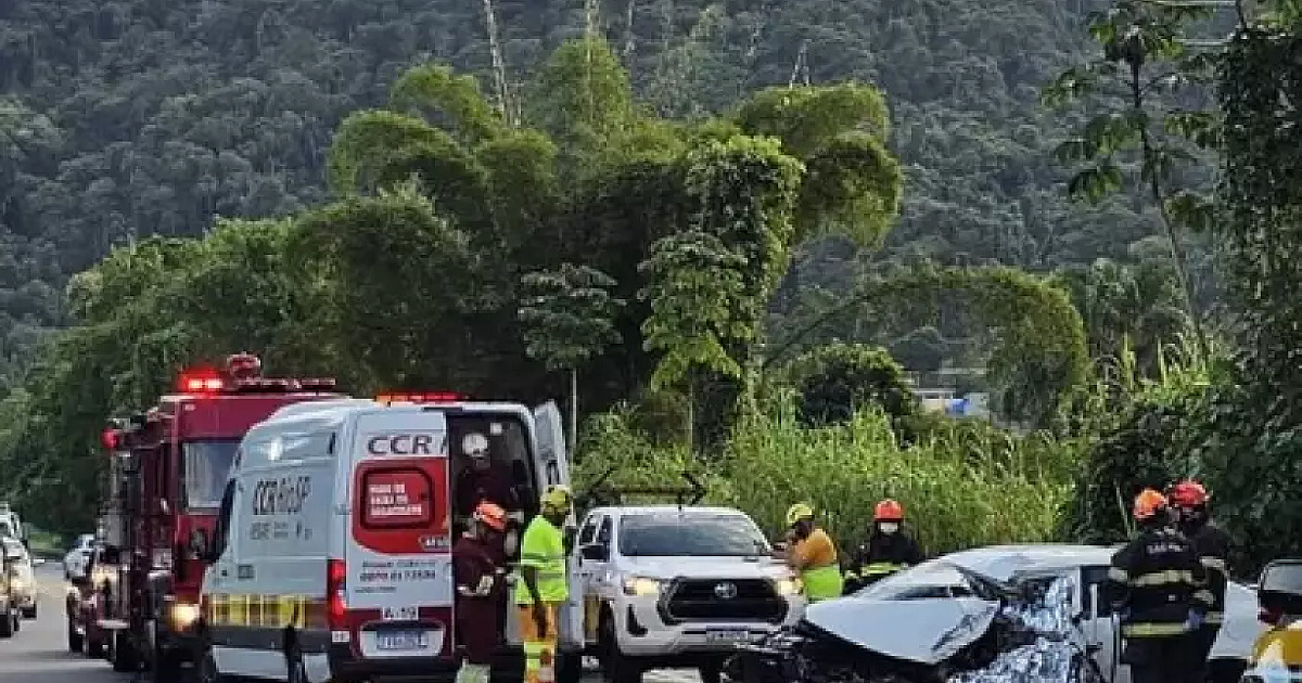 Turista morre e criança fica ferida em acidente em Ubatuba