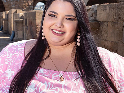 Caso de influencer plus size impedida de viajar "por ser gorda demais" expõe horrores da gordofobia