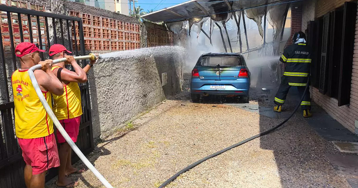 Carro de turista pega fogo em casa na Praia Grande, em Ubatuba