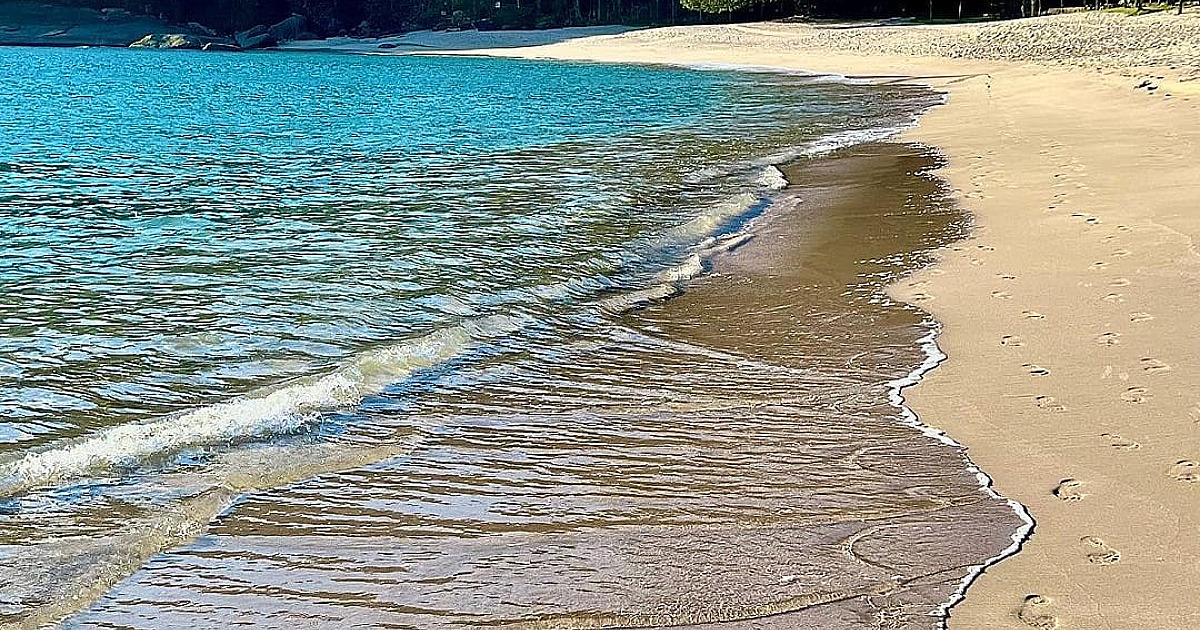 Balneabilidade melhora, mas região tem três praias impróprias neste fim de semana