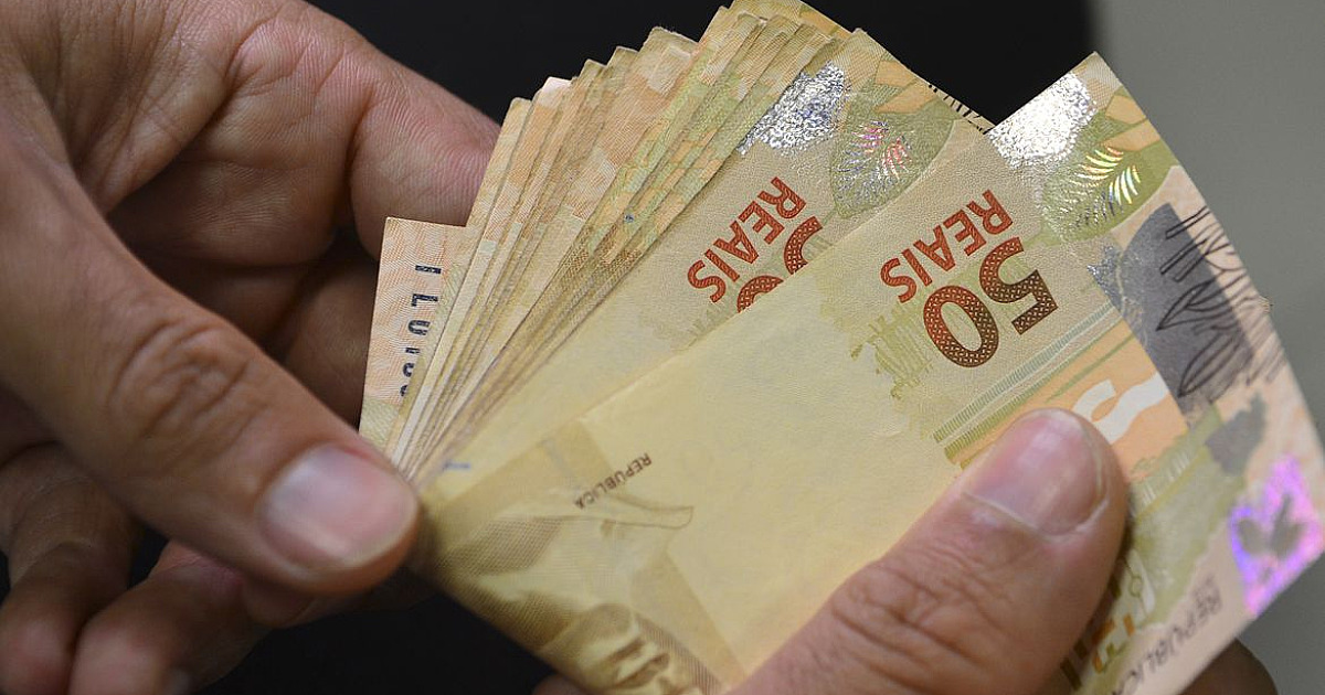 Salário mínimo sobe para R$ 1.302 em 1º de janeiro