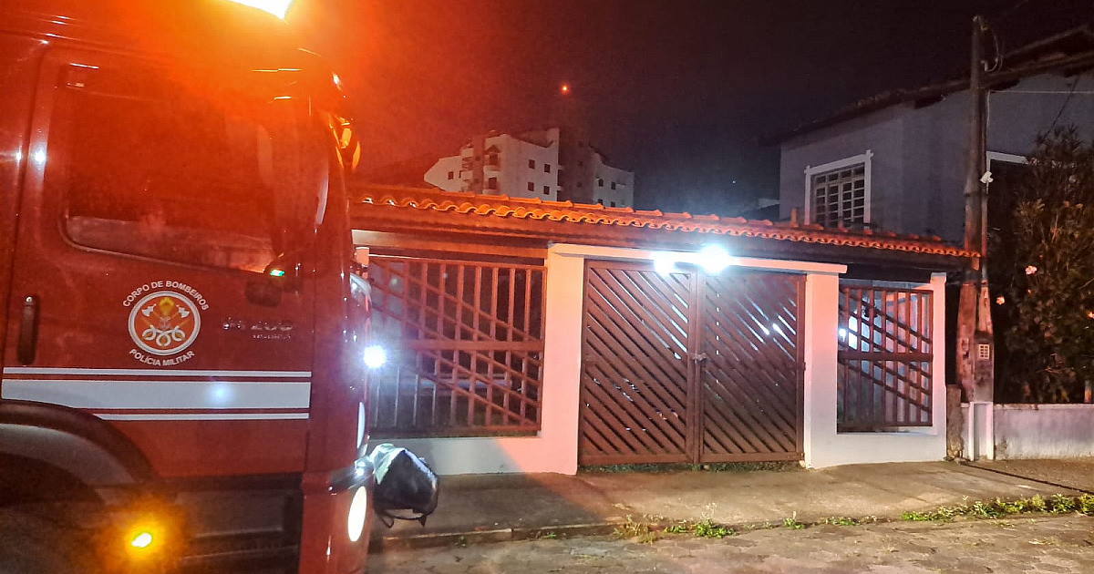 Ação rápida evita que incêndio se espalhe em casa no Martim de Sá