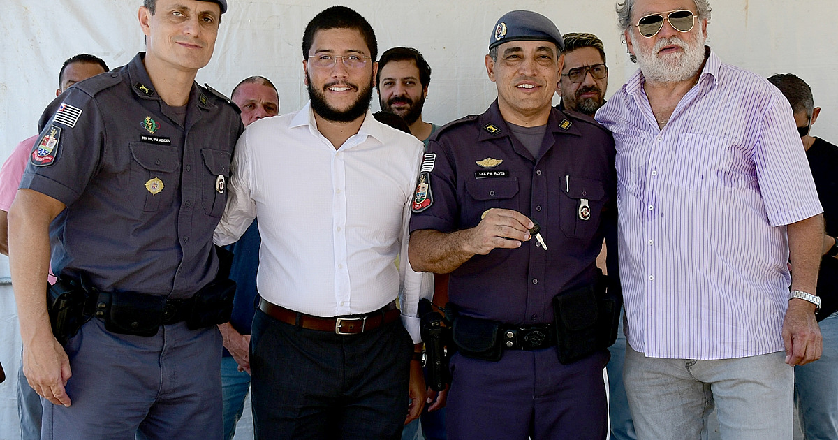 Toninho Colucci entrega viaturas e equipamentos e reforça a segurança pública em Ilhabela