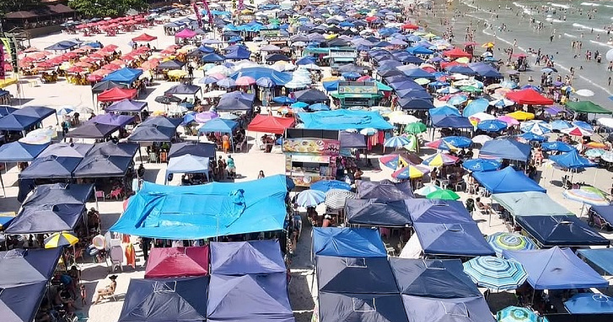 Vereador quer proibir tendas em praias de Ubatuba com lei que prevê multa e apreensão da estrutura
