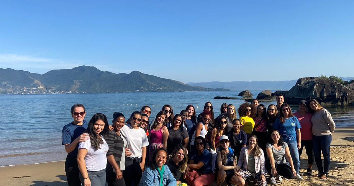 Escola de Ilhabela realiza atividade de Arteterapia e passeio cultural durante o Replanejamento 2022