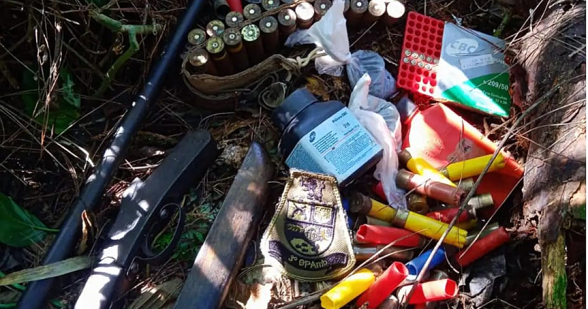 Ambiental recolhe armamento de caçadores no PESM em Caraguatatuba