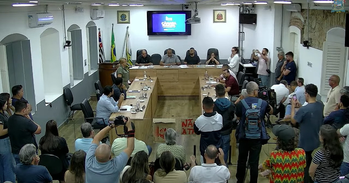 TPA é aprovada em São Sebastião sob protestos e embates entre vereadores