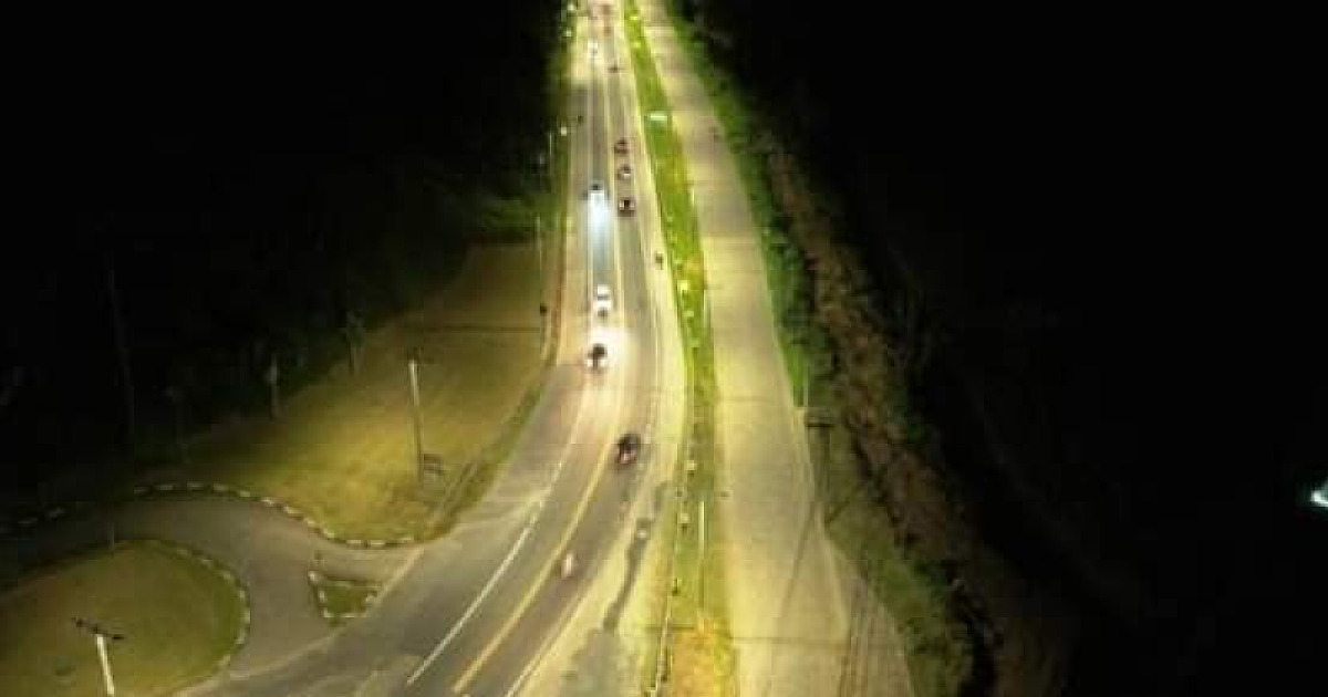 Concessionária troca iluminação após furto de cabos de energia na Rio-Santos em Caraguá