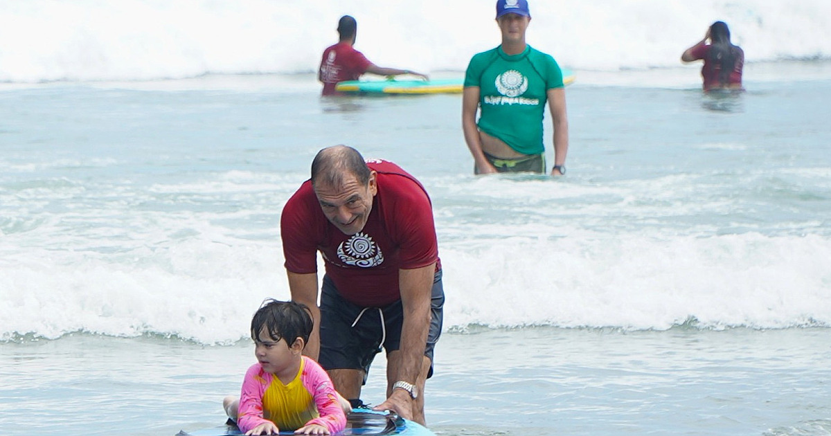 Surf para Todos promove aula especial com participação da secretária estadual de Esportes em Maresias