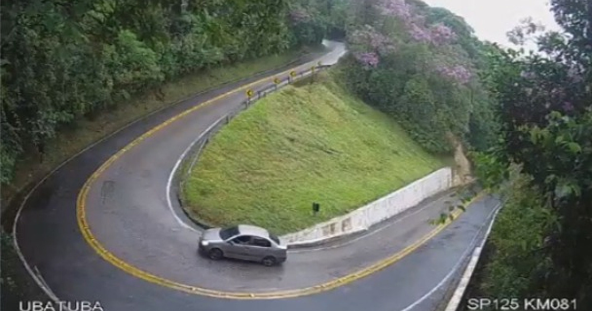 Rodovia Osvaldo Cruz volta a operar após queda de barreira em Ubatuba