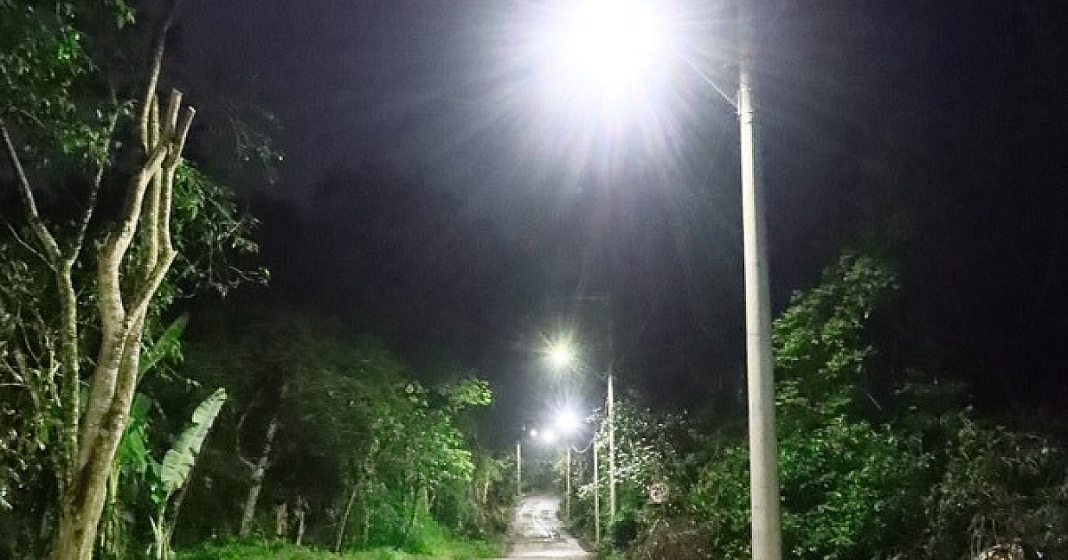 Iluminação do acesso ao Morro Santo Antônio garante mais segurança para moradores e turistas de Caraguatatuba