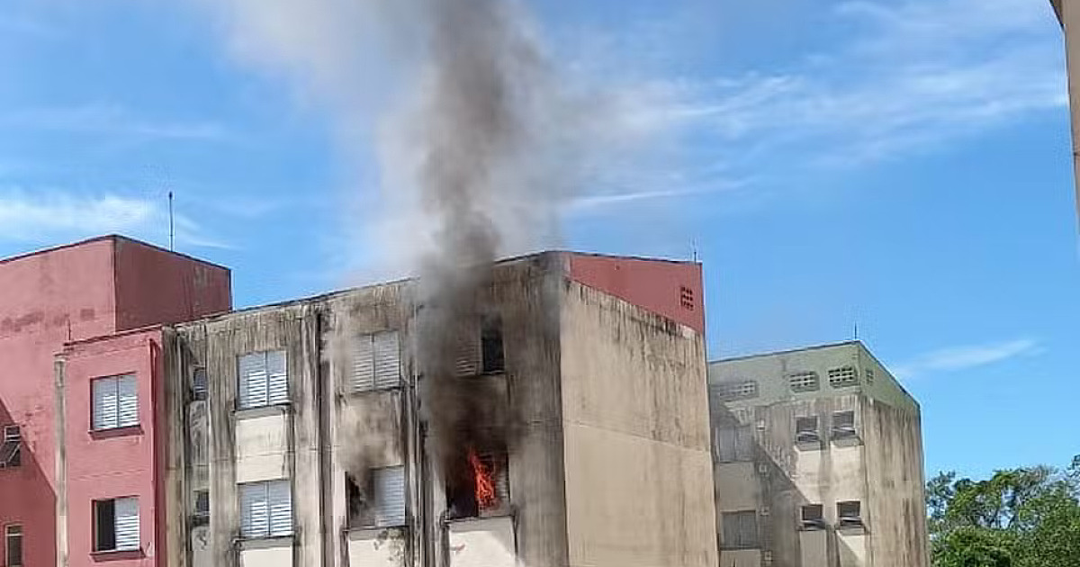 Apartamento pega fogo em conjunto habitacional de Ubatuba