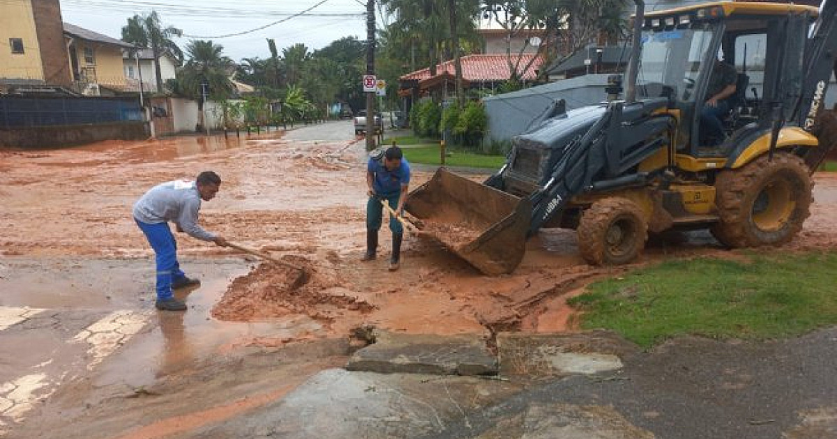 Prefeitura de São Sebastião faz trabalho de rescaldo em bairros afetados pelas chuvas na Costa Sul