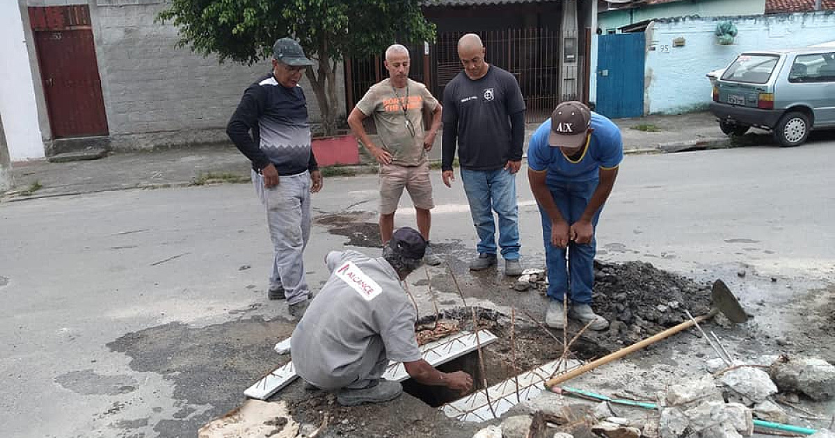 Prefeitura executa serviços de manutenção em galerias de águas pluviais do bairro Topolândia e região