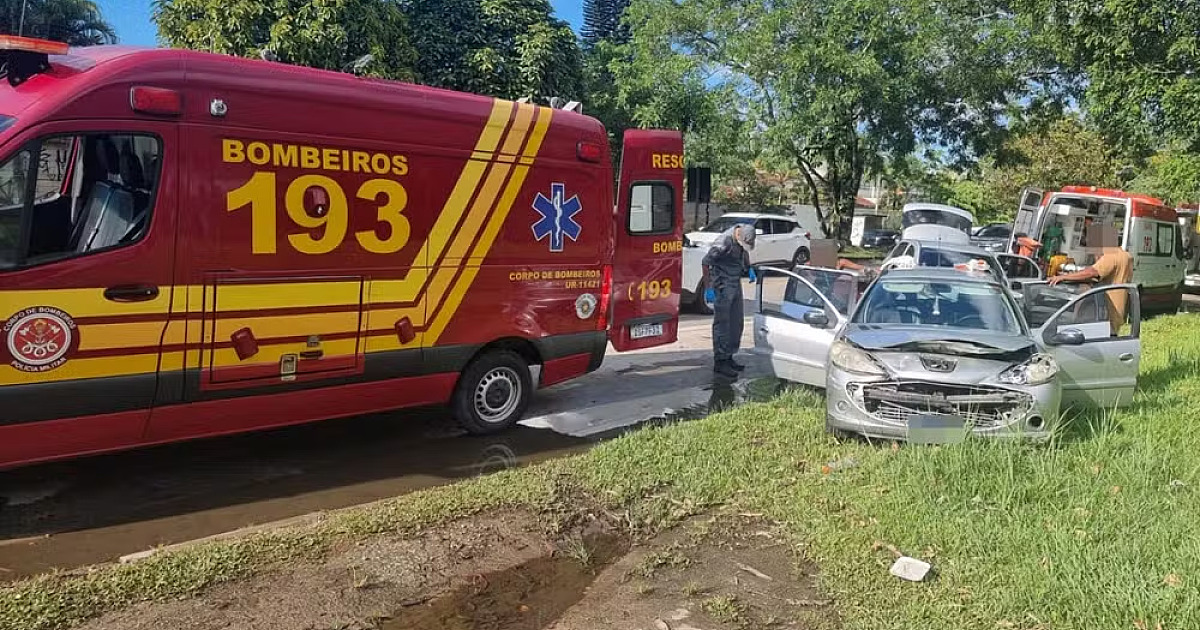 Acidente entre dois carros deixa cinco turistas feridos na Rio-Santos em Ubatuba