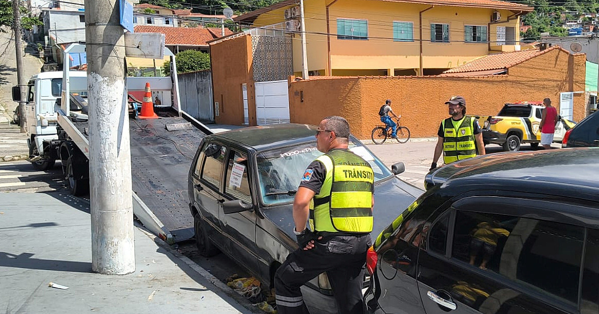São Sebastião inicia operação ‘Cidade Limpa’ e recolhe veículos abandonados em vias públicas