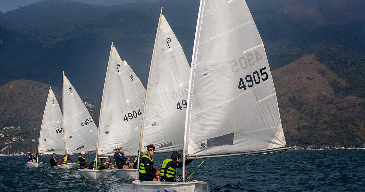 Ilhabela recebe 38º Campeonato Brasileiro de Dingue e aposta no futuro da vela brasileira