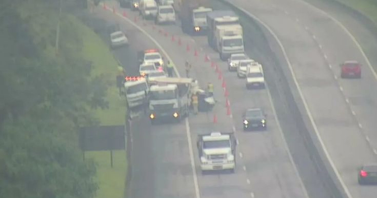 Acidente na Rodovia dos Tamoios provoca bloqueio e congestionamento em Paraibuna