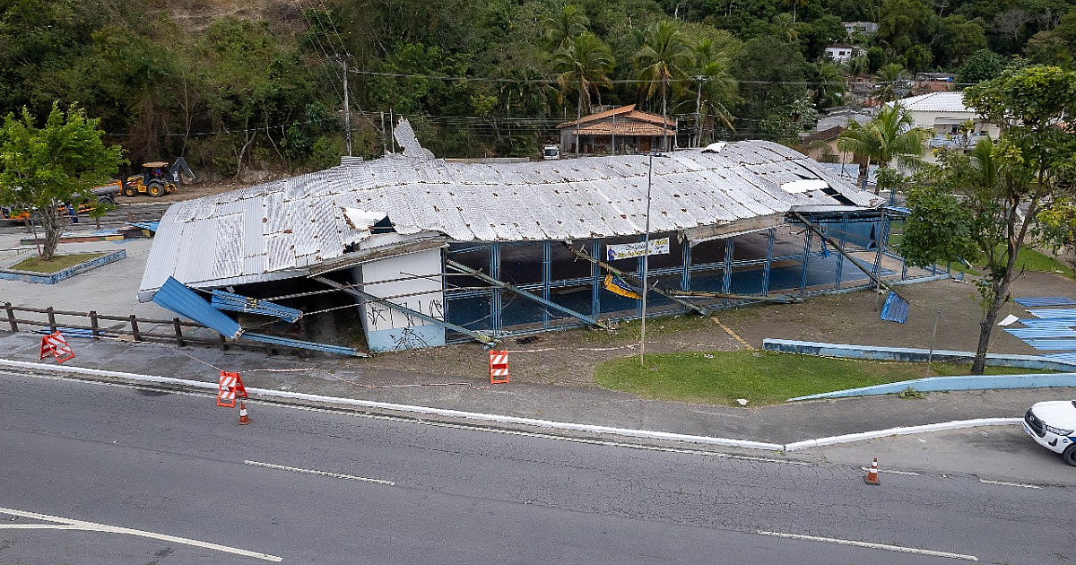 Ventos de mais de 80 km/h atingem São Sebastião e equipes da Prefeitura trabalham na recuperação