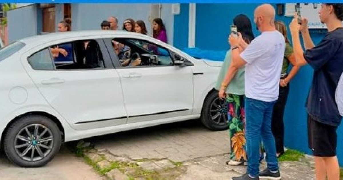 Prefeitura cede veículo para Associação de Pais do Espectro Autista de Ubatuba