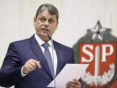 Tarcísio seleciona 2 escolas do Litoral Norte para modelo cívico-militar