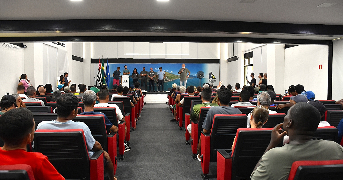 Ilhabela dá início à temporada 2026 com entrega de licenças e lançamento do “Guia do Ambulante Legal”