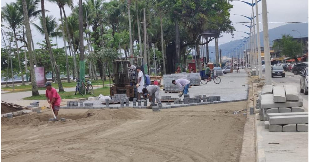 Corrida contra o tempo: Comerciantes de Ubatuba cobram agilidade em obra na avenida Iperoig