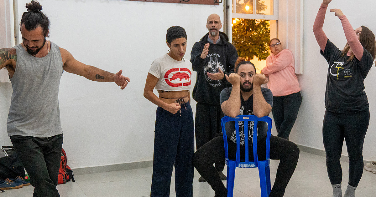 Corpo Estável de Teatro de São Sebastião estreia espetáculo ‘Parece que vai chover’