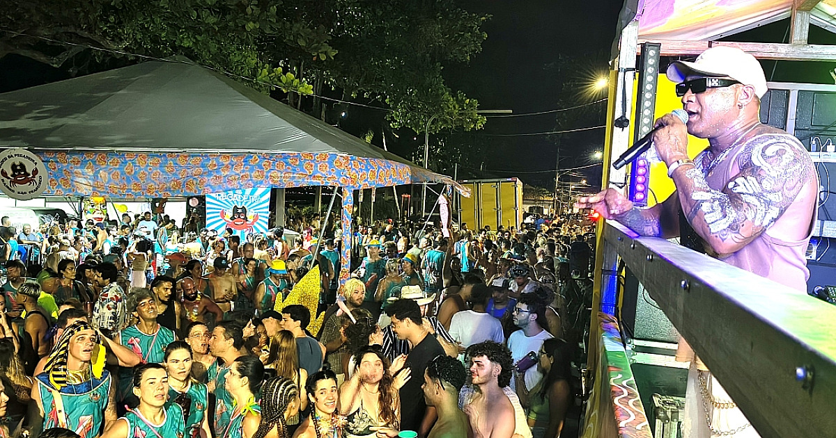 Bloco Pegadeira anima o bairro São Francisco e reúne mais de 2 mil foliões