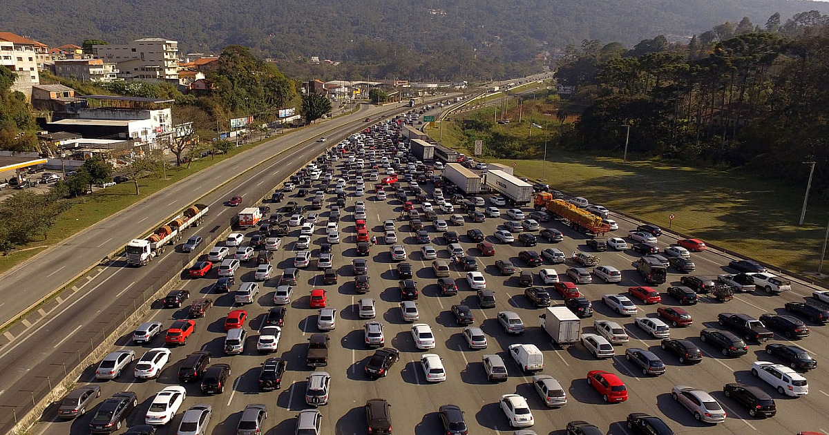 Rodovias que dão acesso ao Litoral Norte devem registrar movimento intenso neste fim de semana prolongado