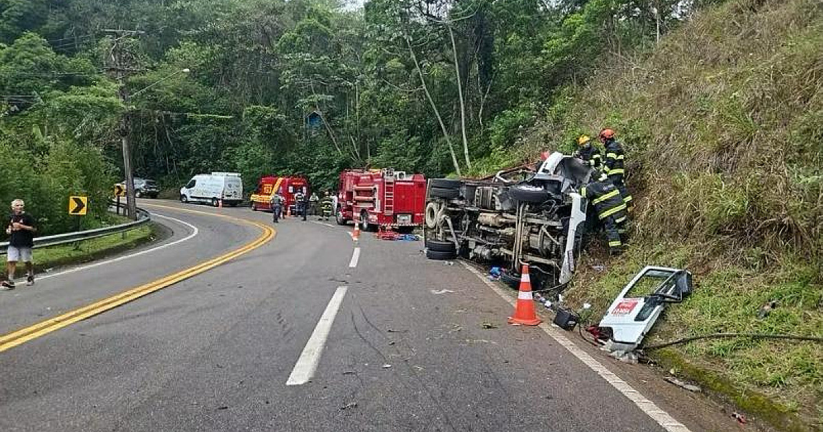 Grave acidente na costa sul de São Sebastião causa morte e interdita trecho entre Boiçucanga e Maresias