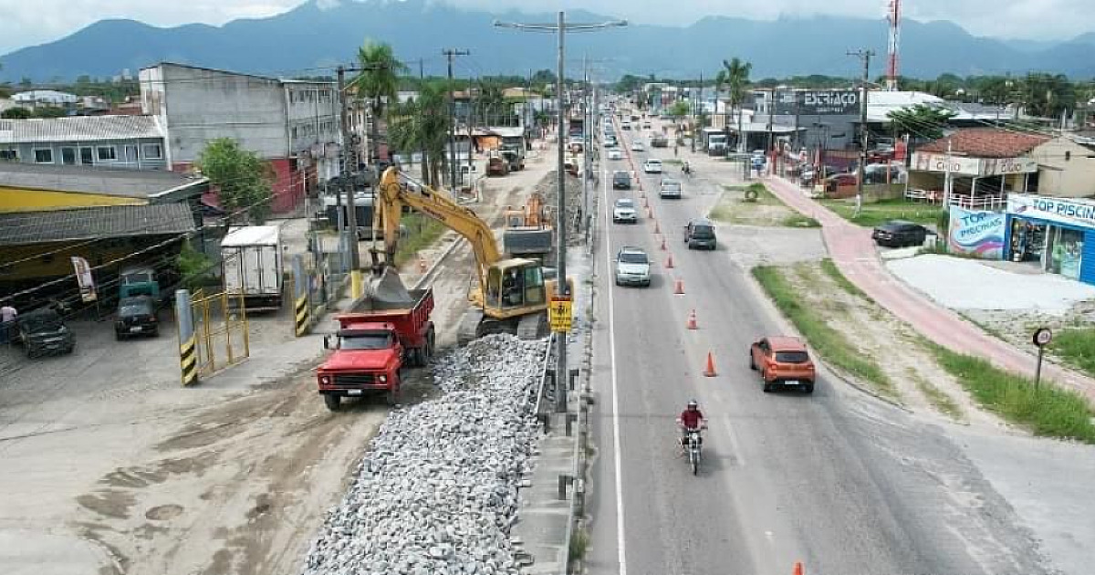 Obras na Rio-Santos são retomadas e geram reclamações de motoristas em Caraguá