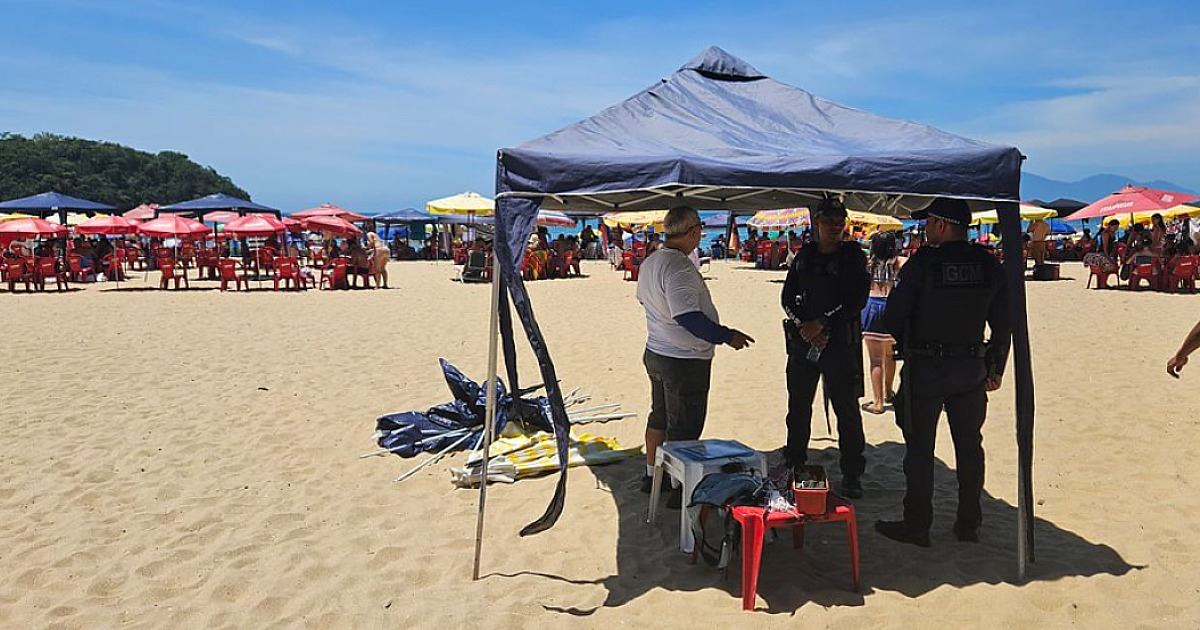 Fiscalização de posturas reforça ordenamento das praias de Caraguatatuba na alta temporada