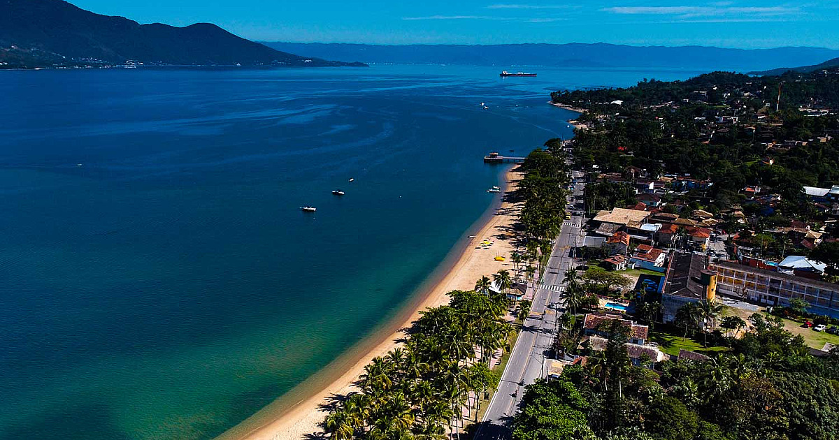 Prefeitura de Ilhabela reforça regras para uso de mesas e cadeiras nas praias e calçadas