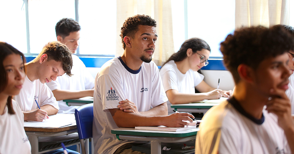Uso de celulares nas escolas públicas e privadas é proibido em São Paulo