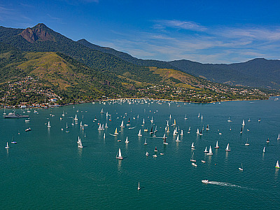 Justiça determina marina de Ilhabela a parar atividades e demolir estruturas irregulares