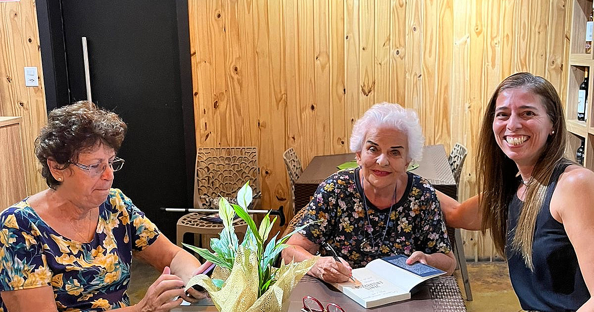 Aos 93, Regina Helena de Paiva Ramos lança novo romance em São Sebastião