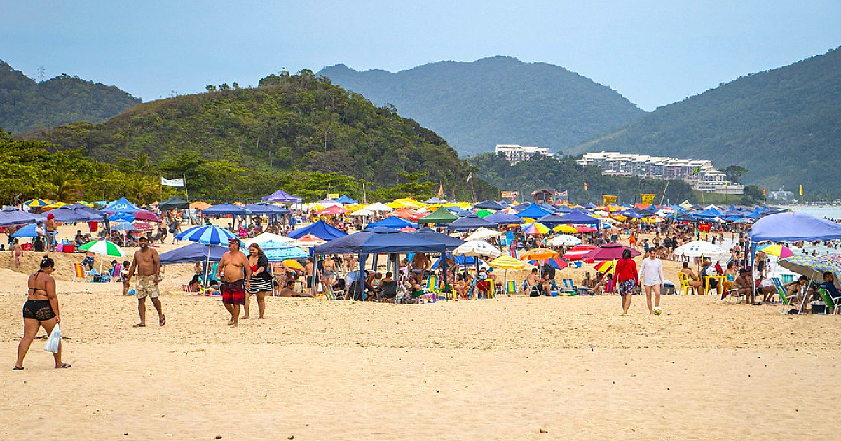 Prefeitura de Caraguatatuba limita locação de cadeiras e guarda-sóis em 50 itens de cada